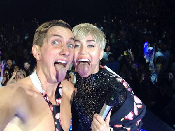 Miley Cyrus and Matt Peterson Selfie